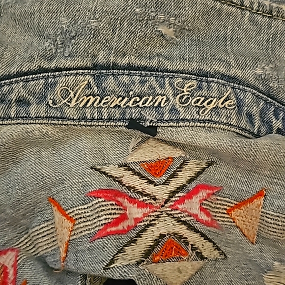 American Eagle Crop Denim Jacket Size Medium Light Blue Embroidered - Picture 6 of 6